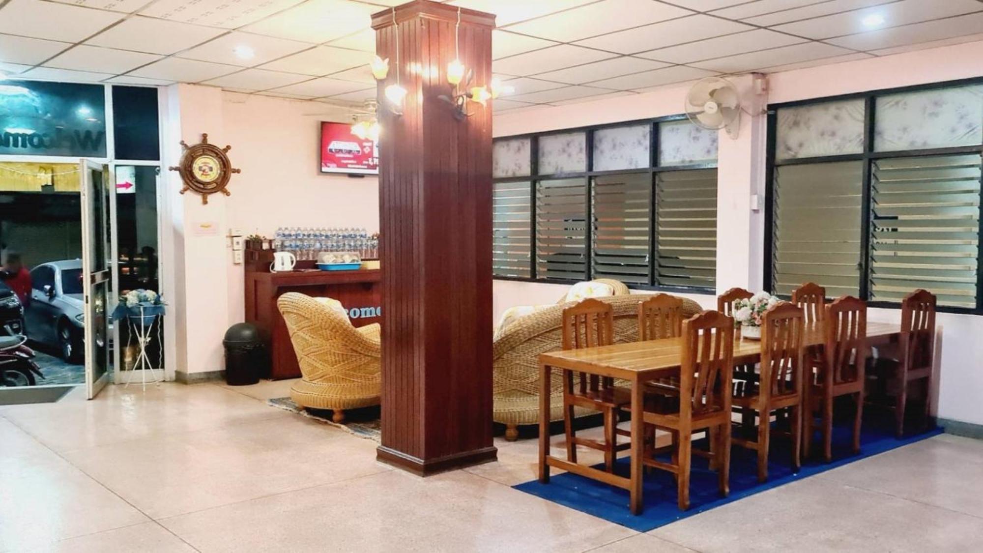 ロイヤル ランド メークロン ホテル Samut Songkhram エクステリア 写真